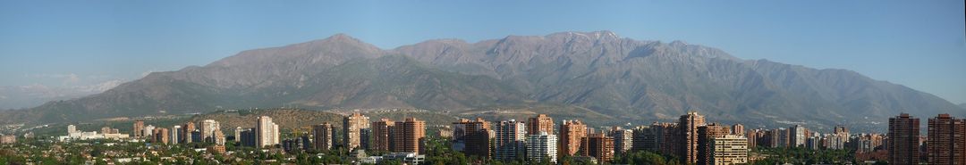 Vista de la Sierra de Ramón desde la comuna de Vitacura. Diciembre de 2009.