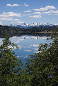 Lago Aluminé Villa Pehuenia.jpg