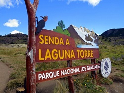 Laguna Torre cartel 123123.jpg