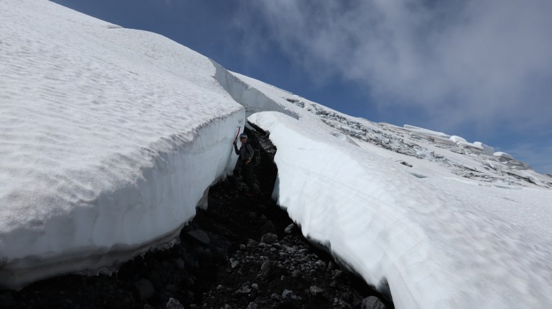 Grieta en la zona baja del Glaciar Voipir, ene/20