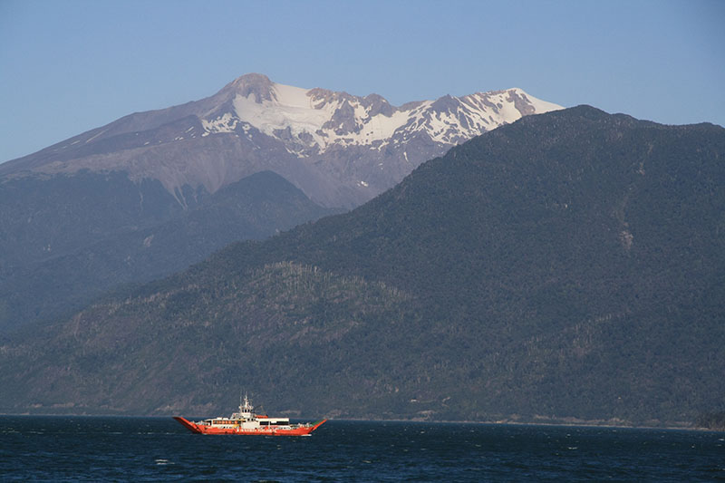 Archivo:Volcán Yates.jpg
