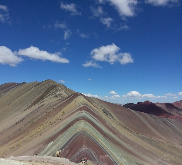 Archivo:Montaña de vinicunca.jpg