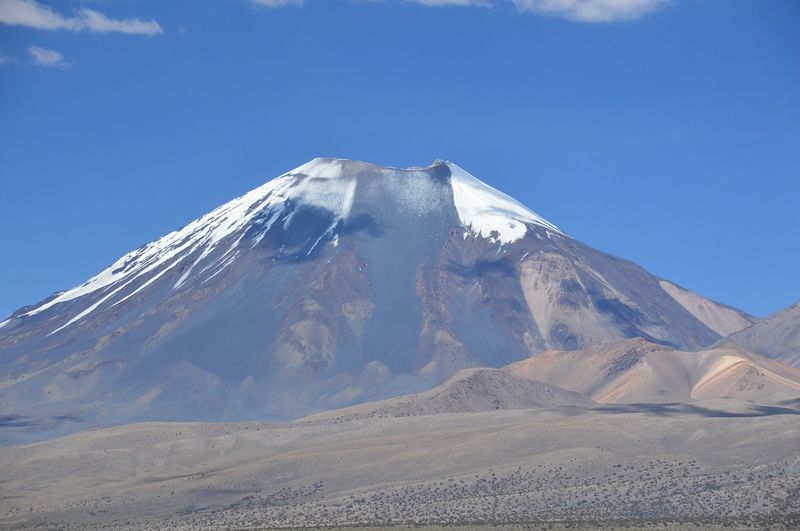 Archivo:Vista Volcan Parinacota.jpeg