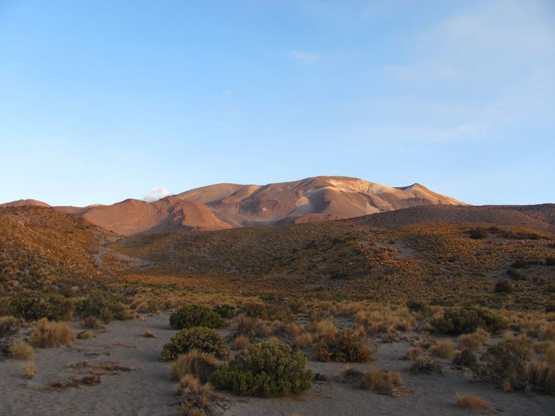 Archivo:Volcan isluga(10).jpg