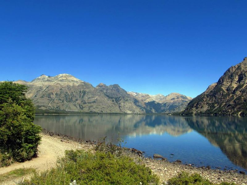 Archivo:Lago Jeinemeni.jpg