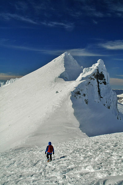 Archivo:Cumbre Cerro Sombrero Coyhaique.jpg