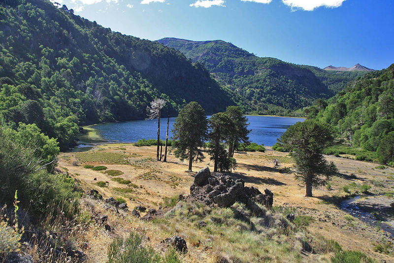 Archivo:Laguna Mariñanqui desde el sur.jpg