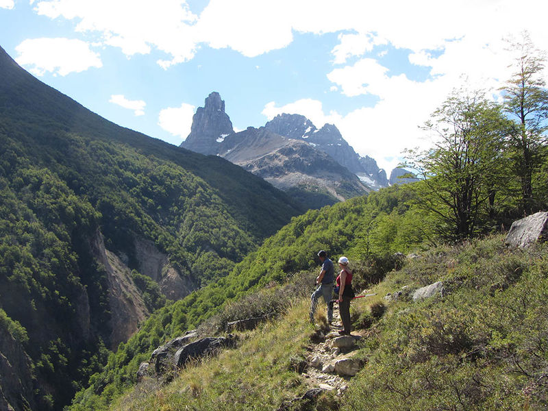 Archivo:Sendero Valle Parada.jpg