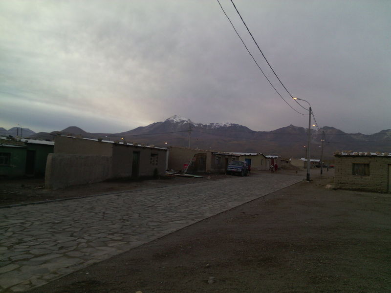 Archivo:Volcan isluga (2).jpg