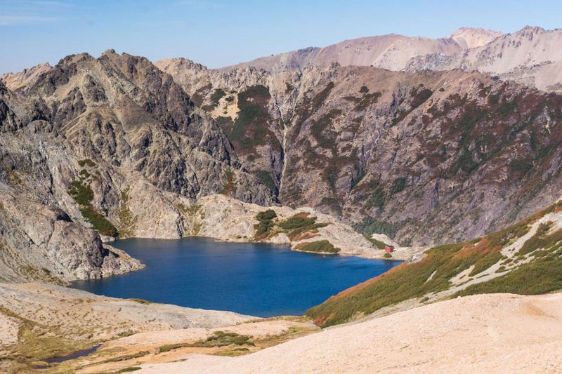 Archivo:Laguna Negra Refugio.jpg