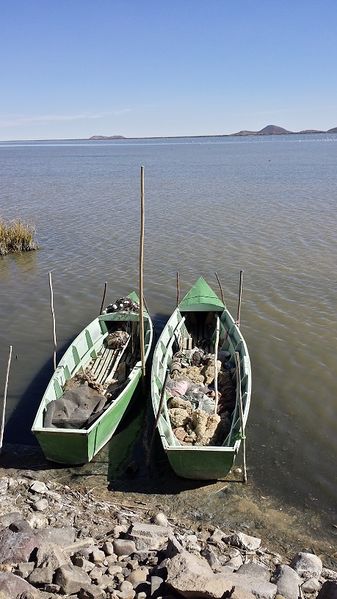 Archivo:Uru Uru boats.jpg