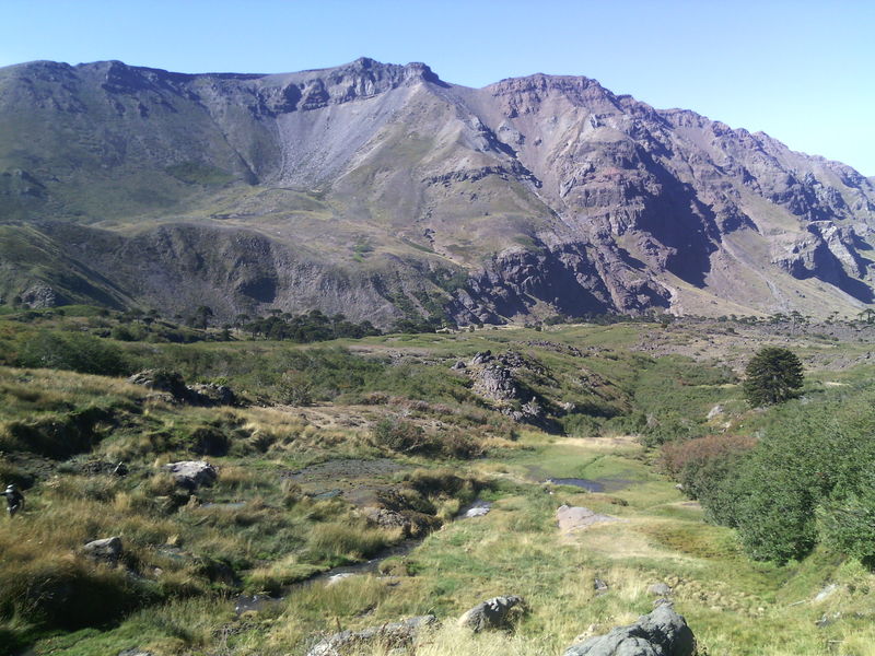 Archivo:Copahue,vista cb.jpg