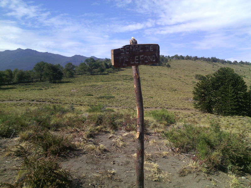 Archivo:Copahue,senal telefono.jpg