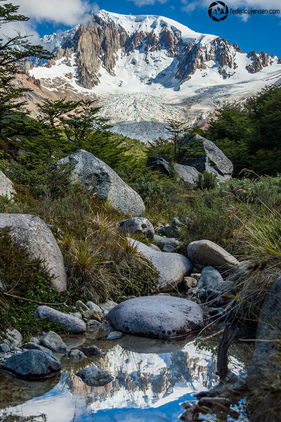 Archivo:Monte San Lorenzo reflejo.jpg