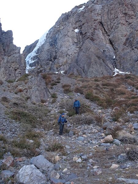 Archivo:Bajando cascada cortadera.jpg