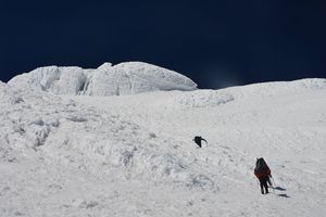 A pocos metros de la cumbre, en la zona de hielo. Mirando al oeste, noviembre de 2014