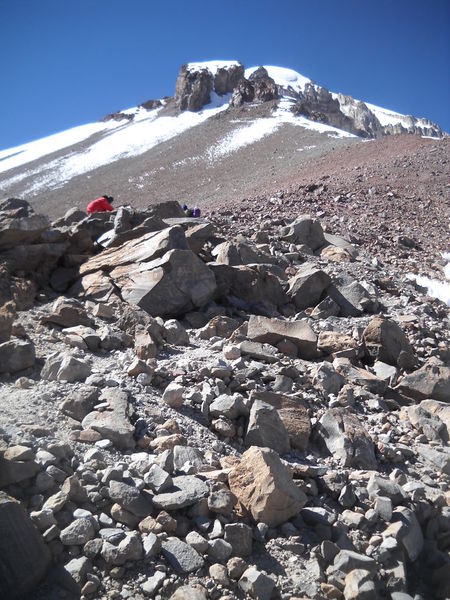 Archivo:Camino hacia el Campamento Alto.jpeg