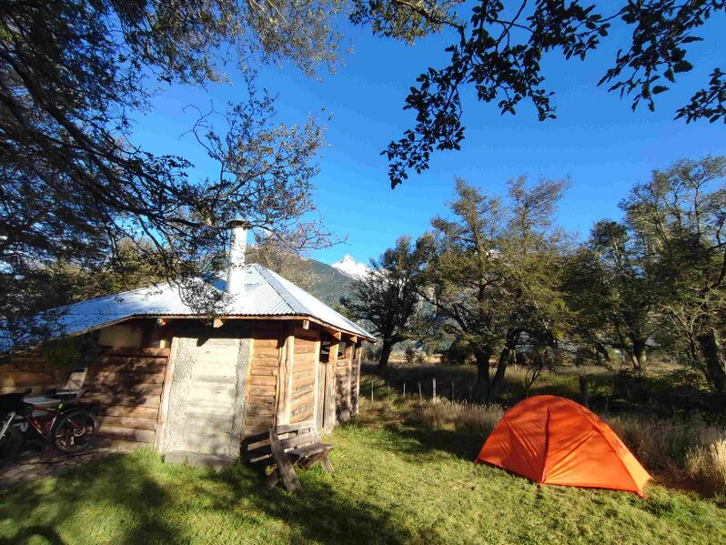 Archivo:Refuge camping nadis.jpg