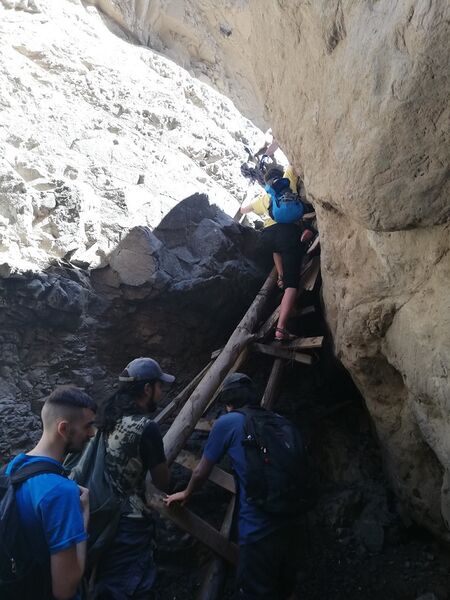 Archivo:Escalera abajo cv.jpeg