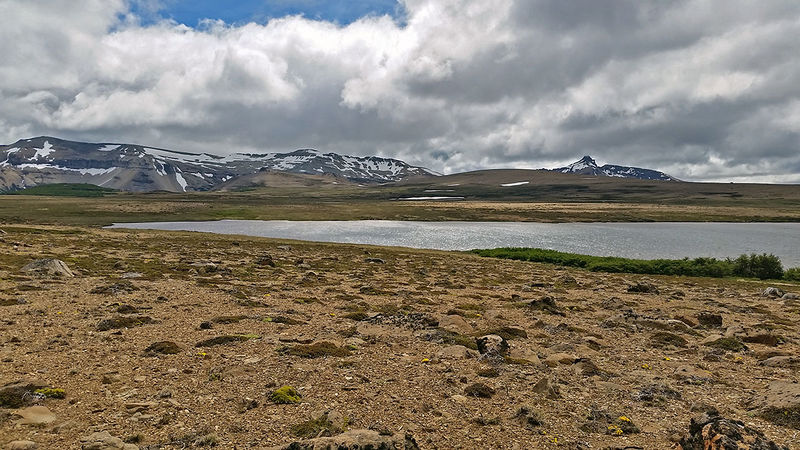 Archivo:Laguna Grande meseta.jpg