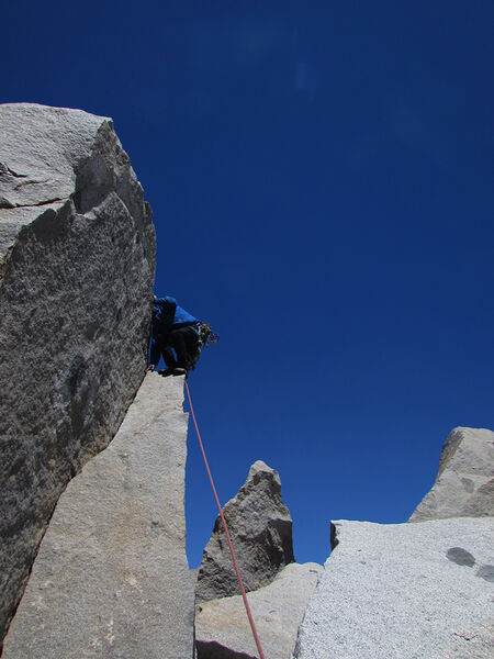 Archivo:Aguja-Mañke-largo-cumbre.jpg