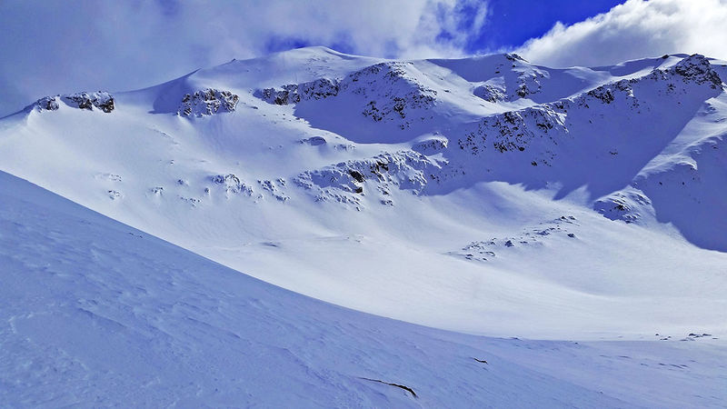 Archivo:Cerro Cordillerano Coyhaique.jpg
