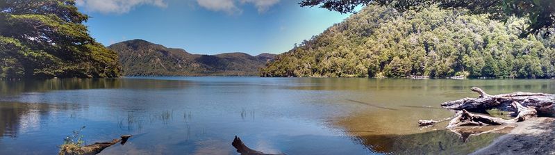Archivo:Lago paraiso pano.jpg