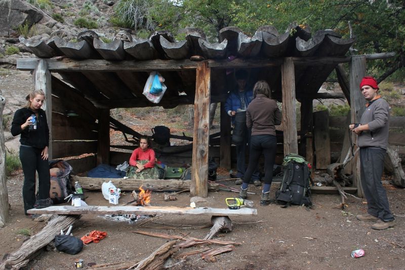 Archivo:6,5 Refugio Veranada lugareños.JPG