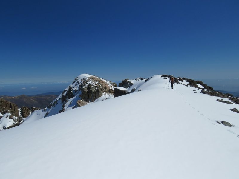 Archivo:Peine cerca cumbre RSD.jpg