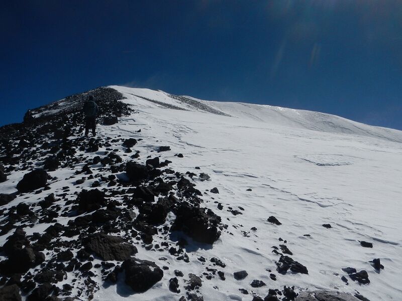 Archivo:Filo 2 Nevado de Piuquenes.jpg